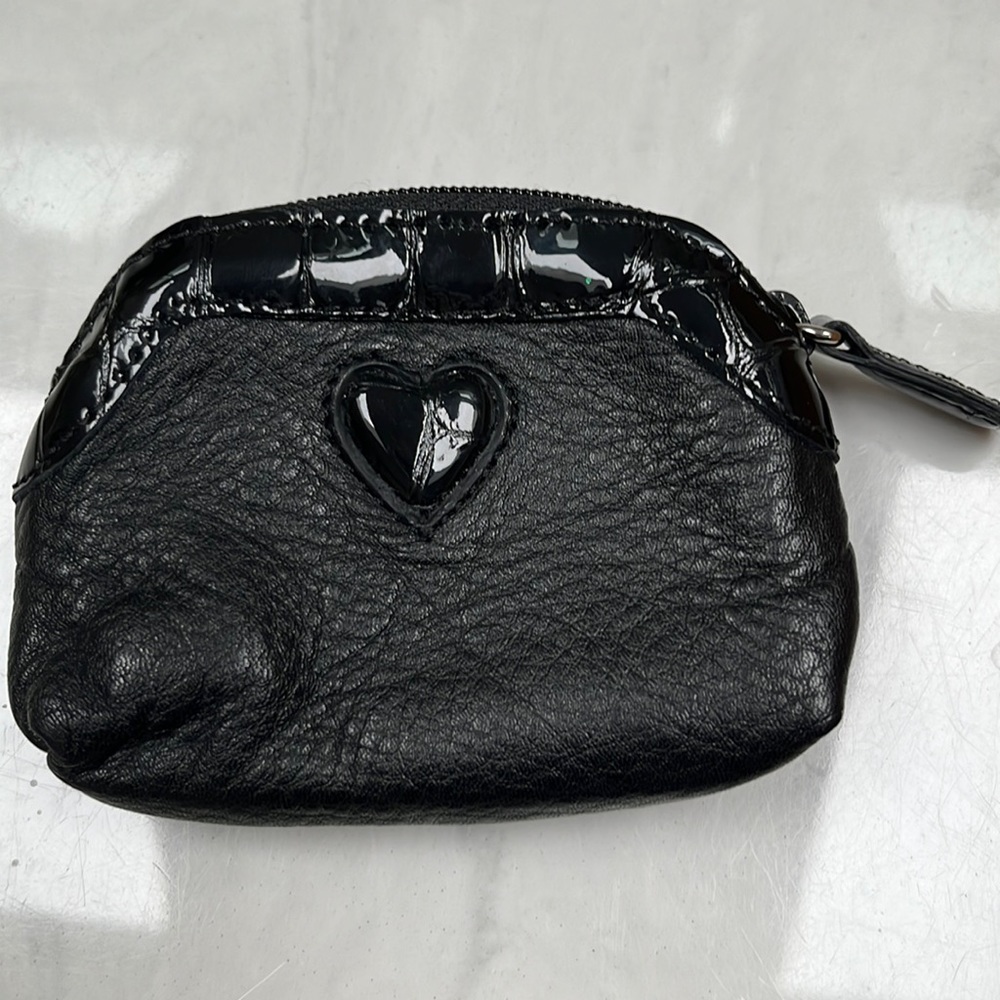 Brighton small pouch. Leather. Pre owned. Excellent condition.